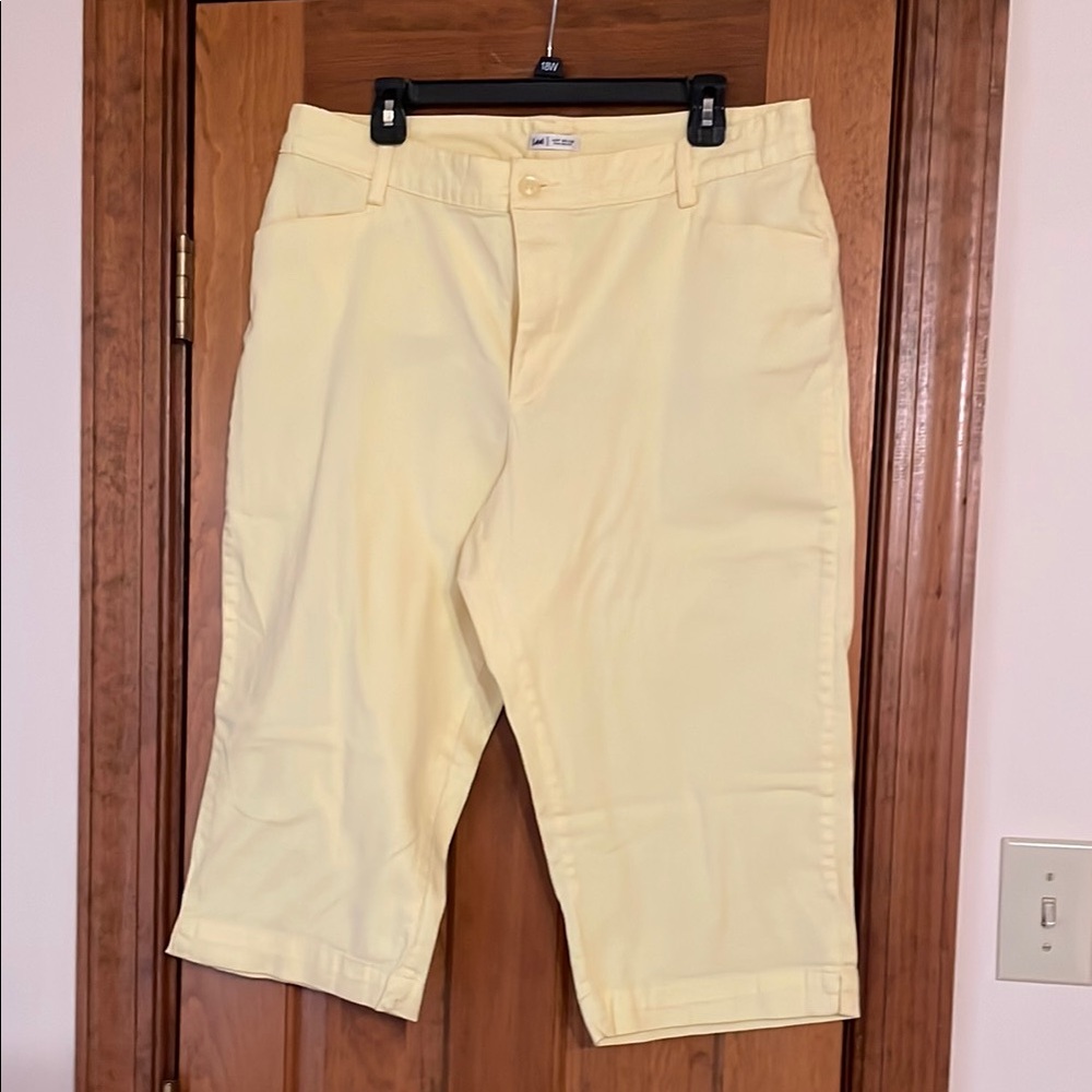 Lee Women's Light Yellow Capris